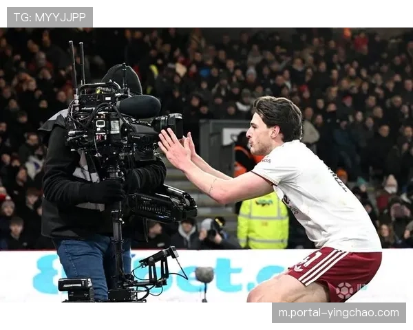 赖斯成为枪手中场枢纽 攻防兼备表现获业内认可